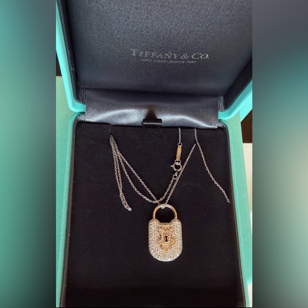 Tiffany&Co. Vintage Lock Pendant, Platinum and 18 K with round brilliant .